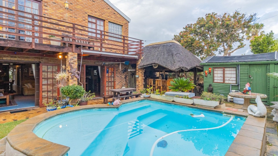 5 Bedroom Property for Sale in Sandbaai Western Cape